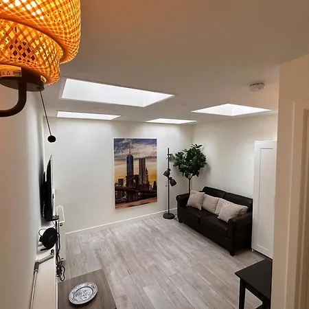 House With 2 Private Independent Studio's 120 M2 Apartment *